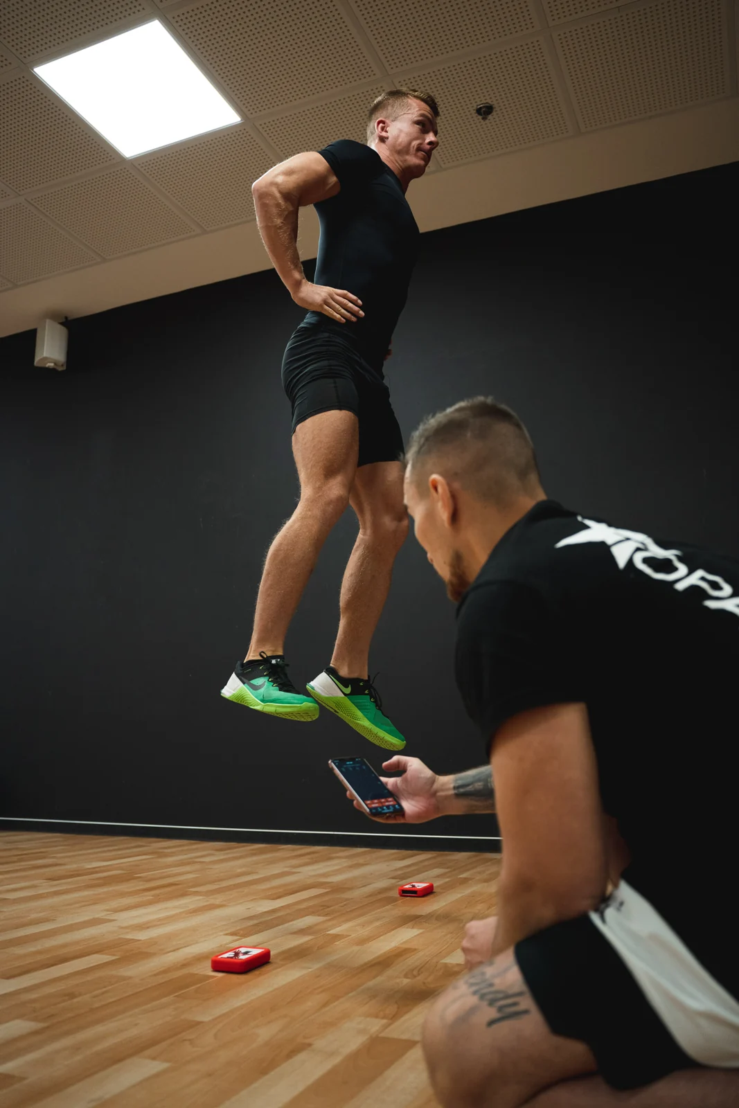 Jakub Dohnal při tréninku pod dohledem Radka Rosy