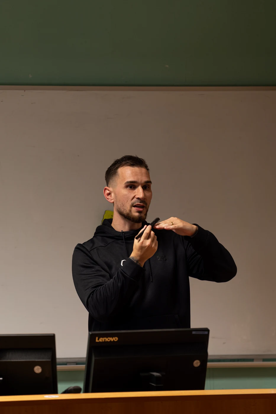 Radek Rosa při odborné přednášce v posluchárně